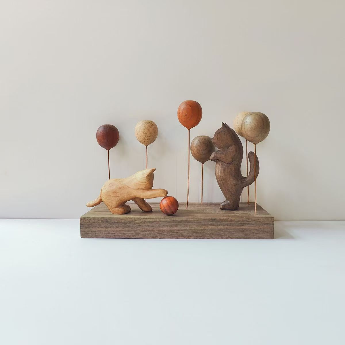 Green sandalwood no eyes cat desktop furnishing articles book table decoration plate play craft
