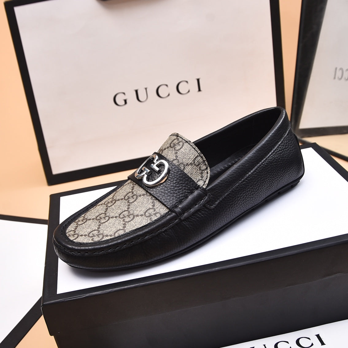 Gucci* - the top version of Gucci classic beanie shoes! Made of imported original cowhide, with a comfortable first layer of sheepskin lining!