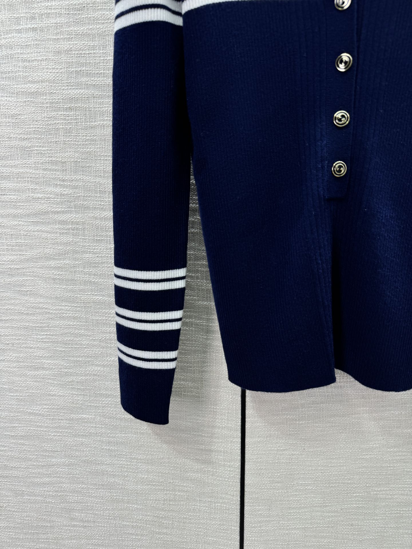 ☆【Gucci】Contrast color striped polo collar knitted cardigan