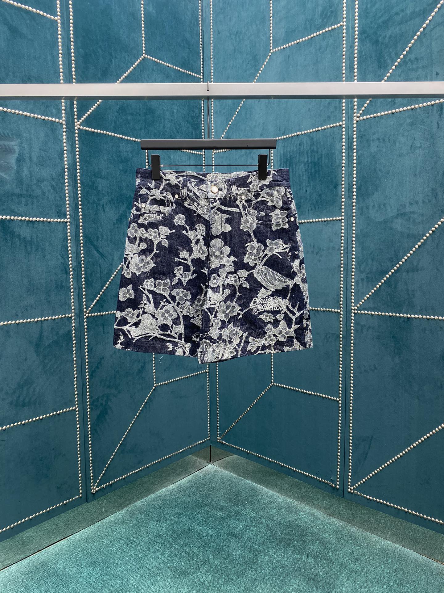 Lv 2024 summer shorts! Versatile casual pants with elastic waist! The pocket fabric on both sides of the elastic waist is made of custom-woven high-count pure cotton.