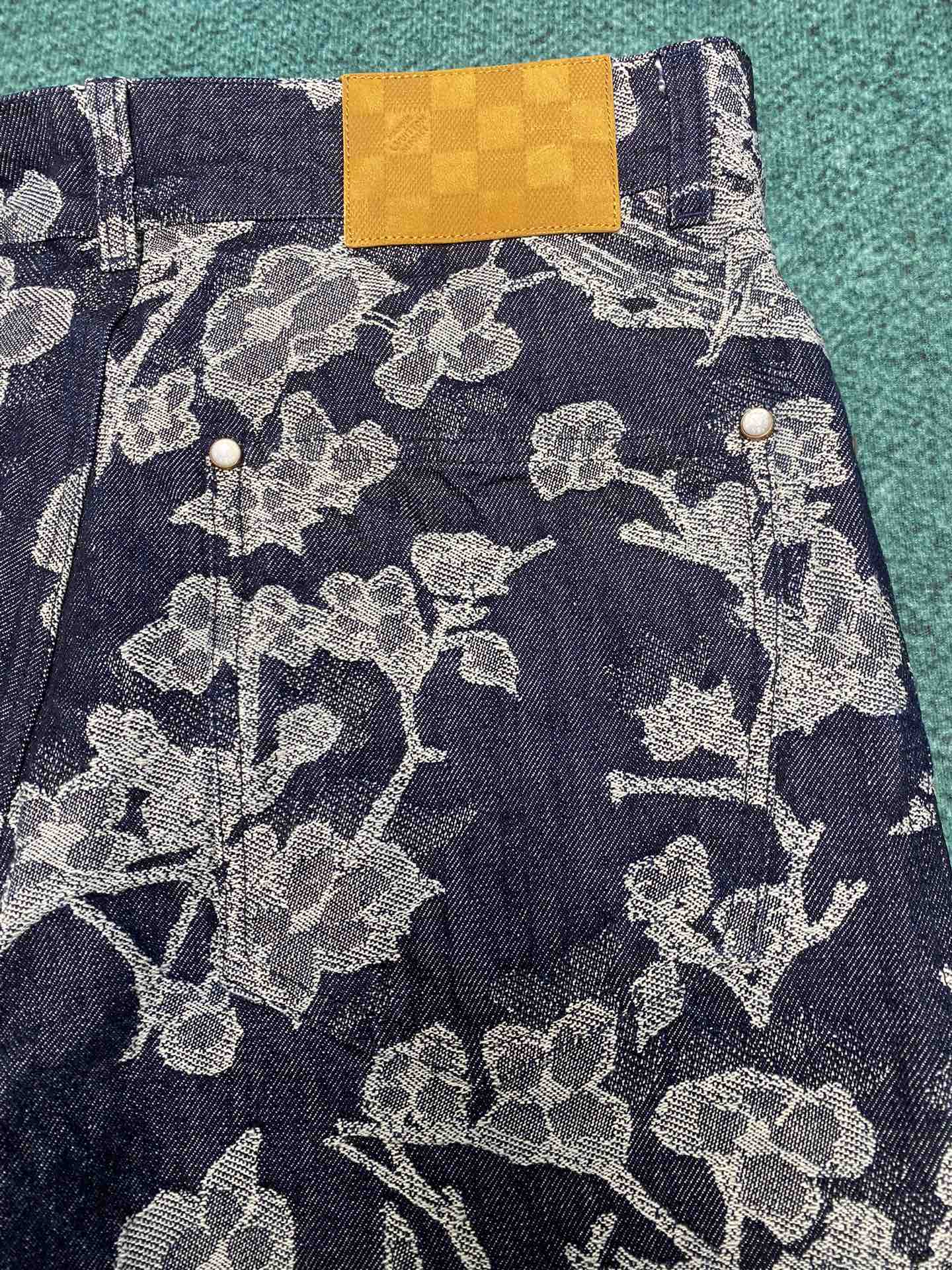Lv 2024 summer shorts! Versatile casual pants with elastic waist! The pocket fabric on both sides of the elastic waist is made of custom-woven high-count pure cotton.