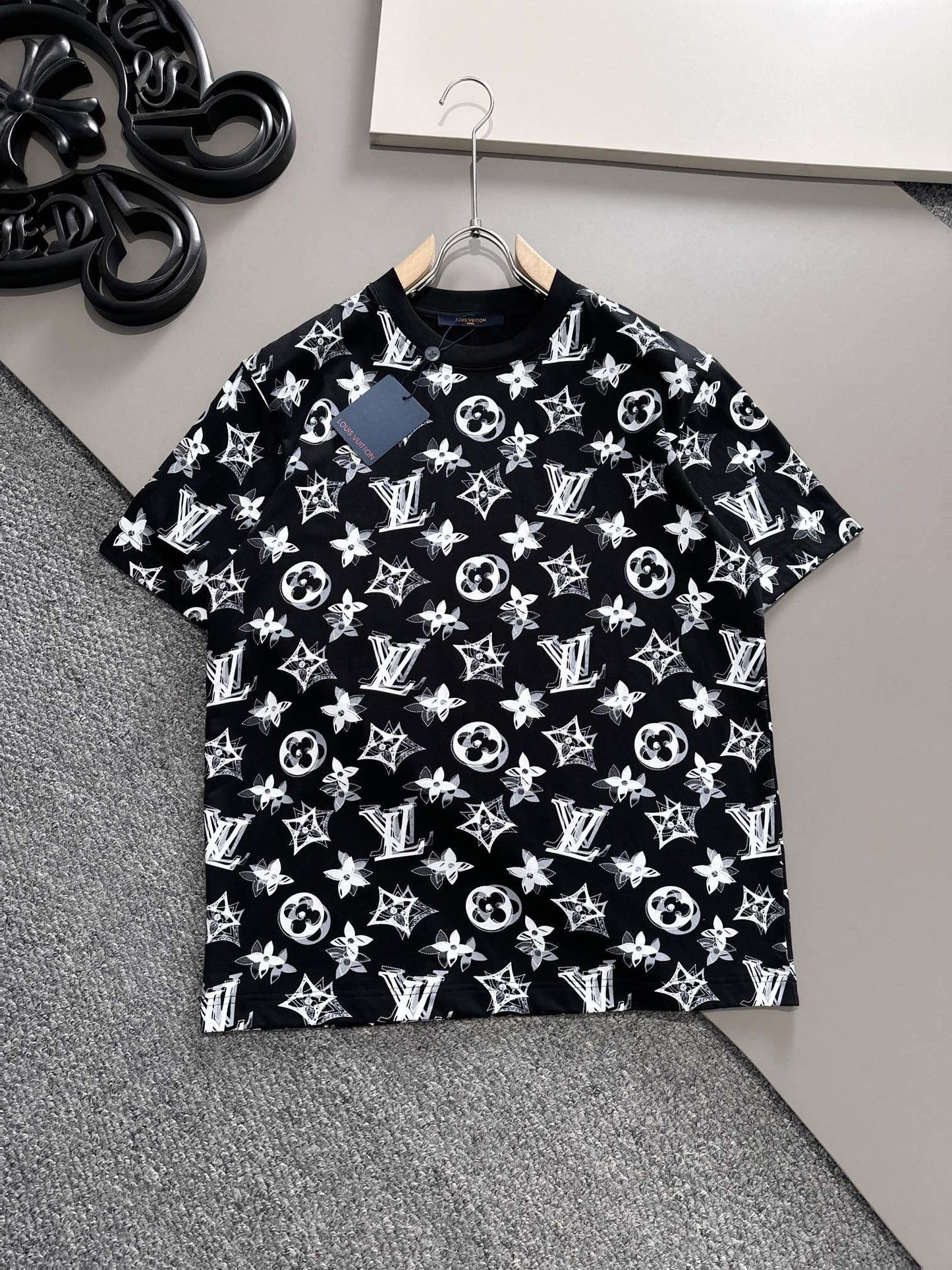 L&V The new 2024 spring and summer short-sleeved shirt