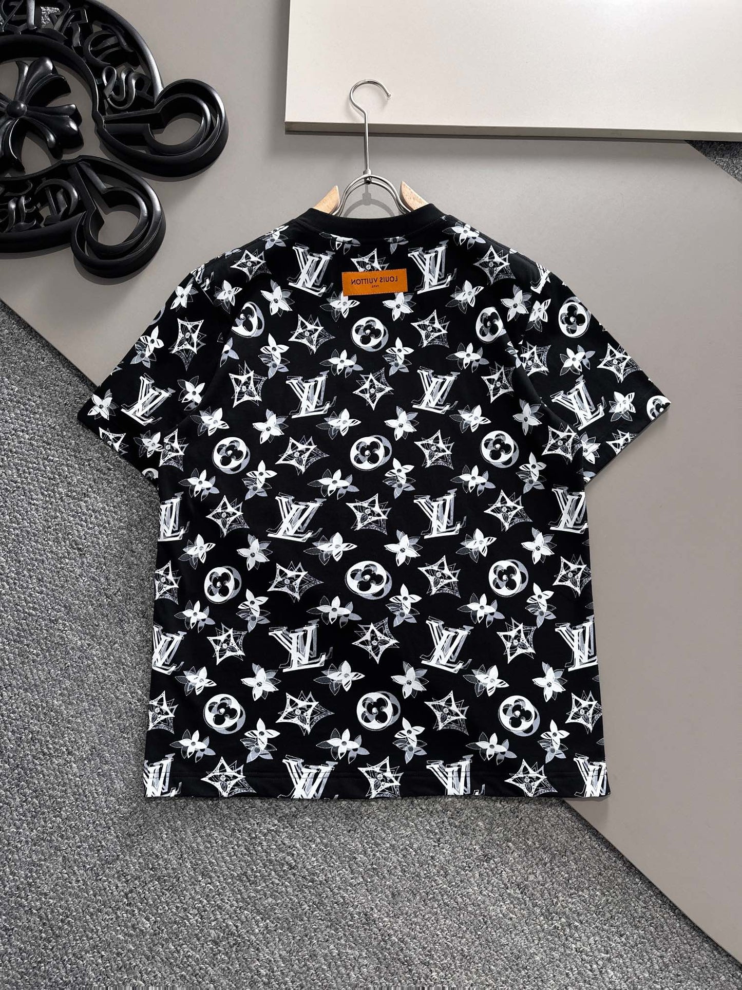 L&V The new 2024 spring and summer short-sleeved shirt