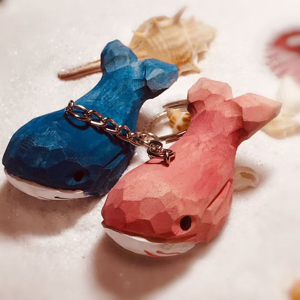 Backpack decoration gift Creative cartoon animal wooden crafts pure hand-carved whale keychain